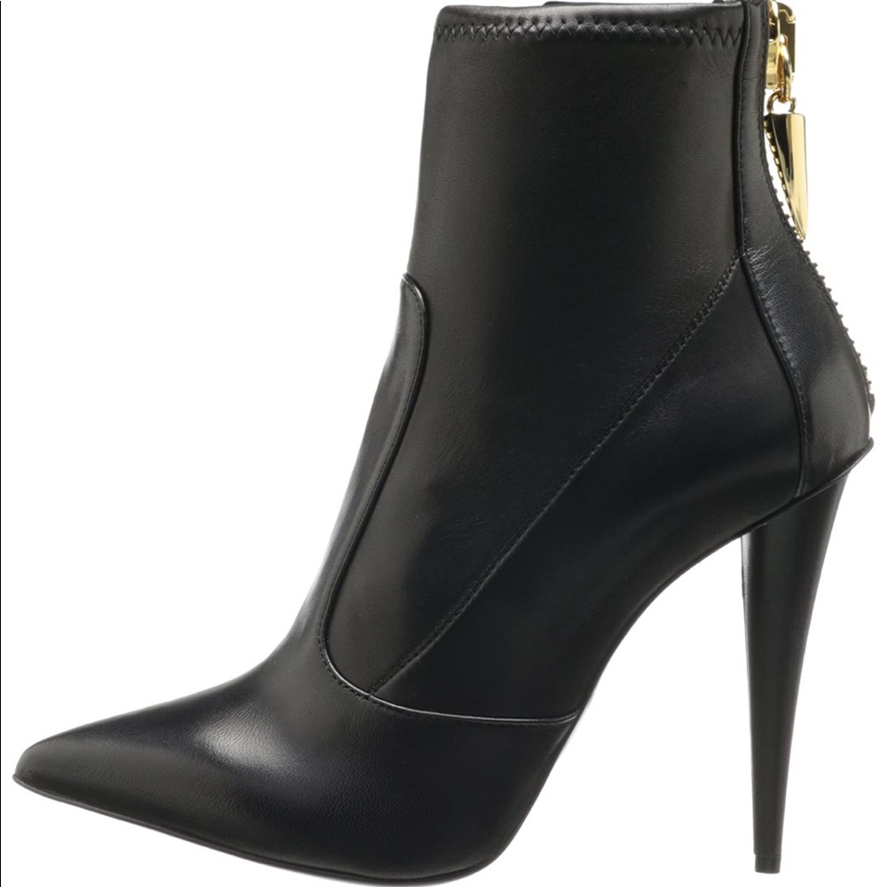 Giuseppe Zanotti Black Leather Pointed Toe Ankle Boots with Gold Zip